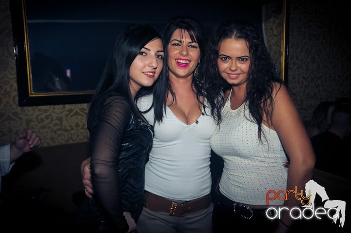 Petrecere în Club Life, 