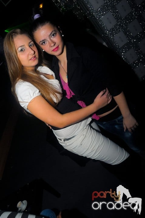 Petrecere în Club Life, 