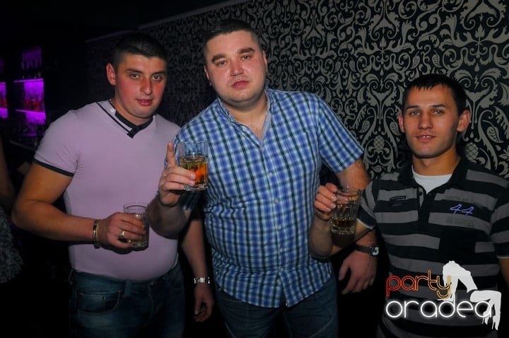 Petrecere în Club Life, 