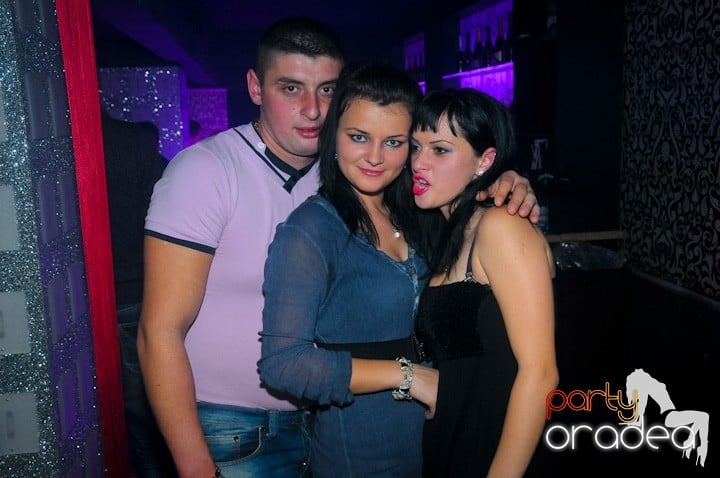 Petrecere în Club Life, 