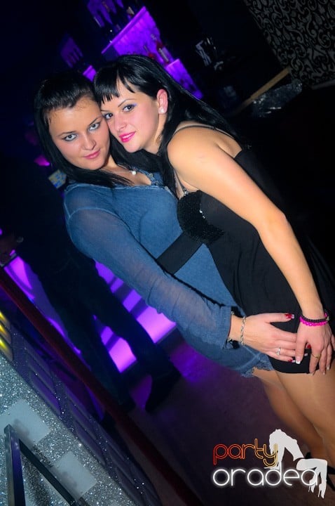 Petrecere în Club Life, 