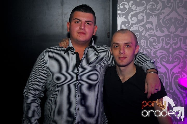 Petrecere în Club Life, 