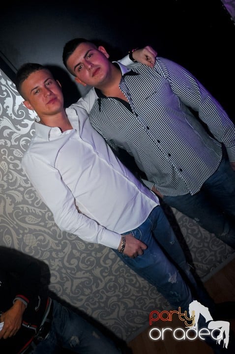 Petrecere în Club Life, 