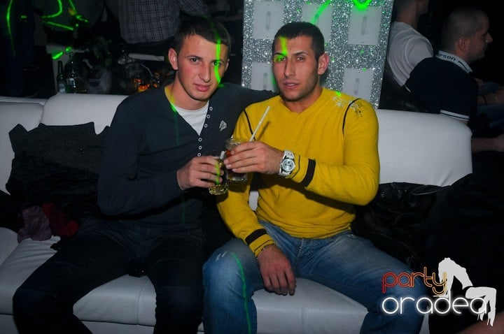 Petrecere în Club Life, 