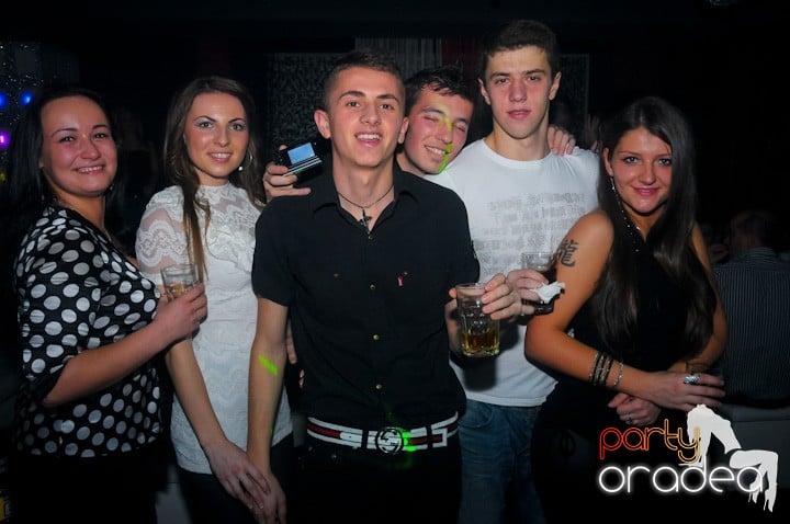 Petrecere în Club Life, 