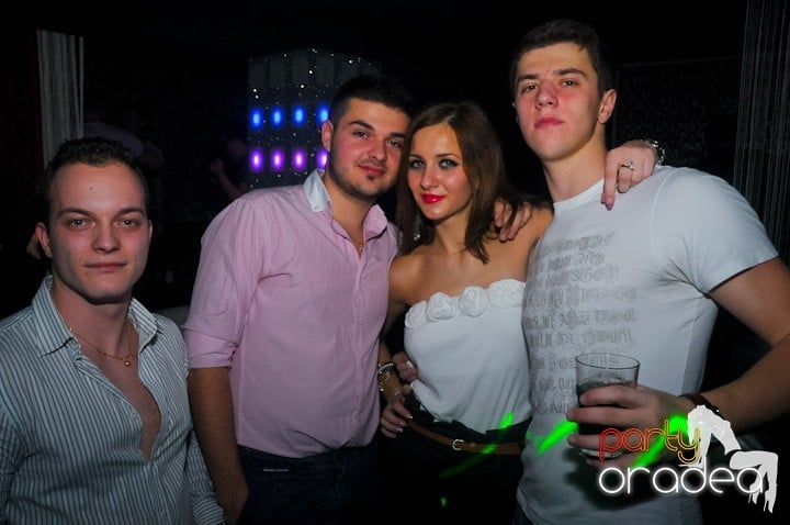 Petrecere în Club Life, 