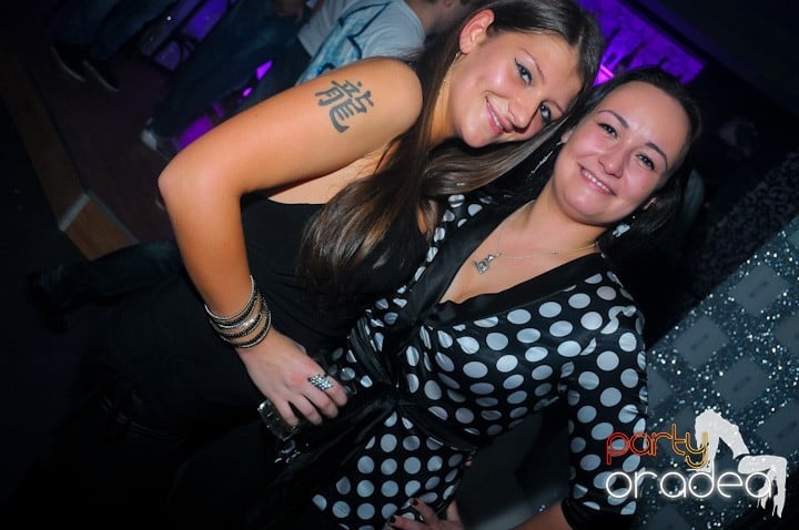 Petrecere în Club Life, 