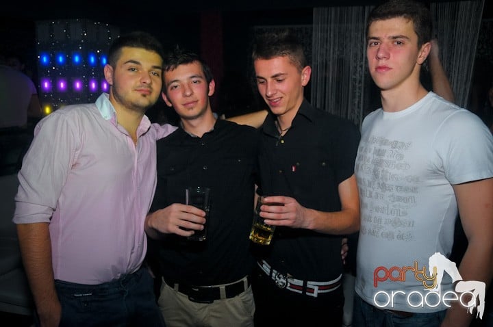 Petrecere în Club Life, 