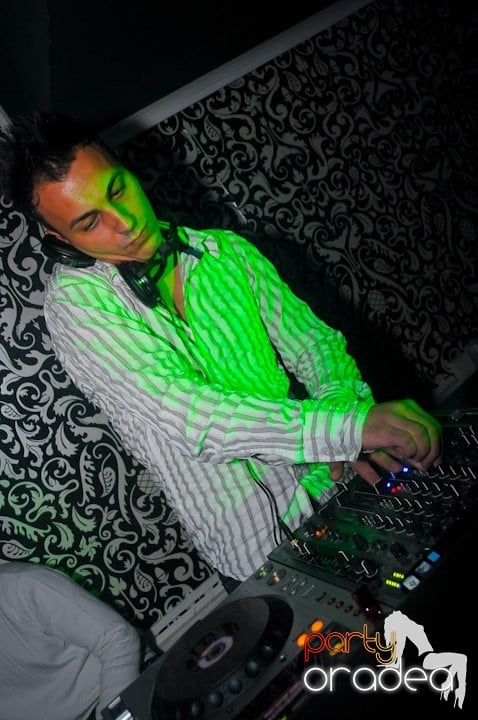 Petrecere în Club Life, 