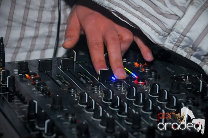 Petrecere în Club Life, 