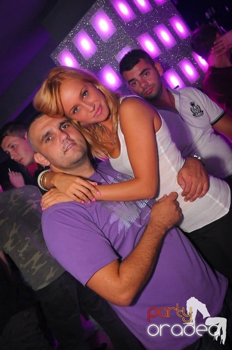 Petrecere în Club Life, 