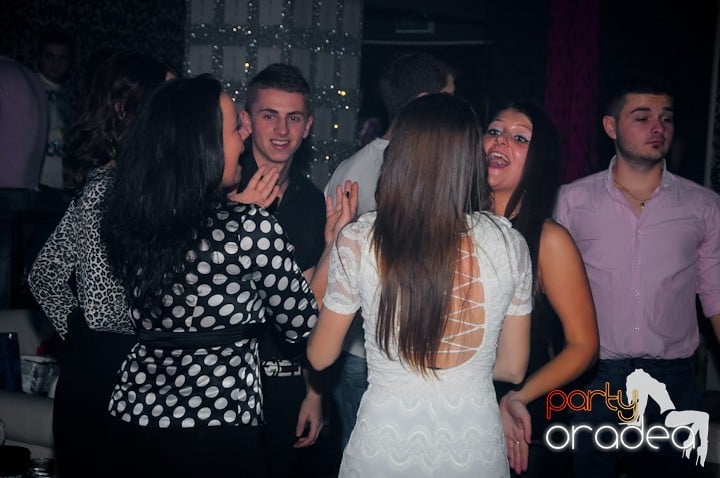Petrecere în Club Life, 