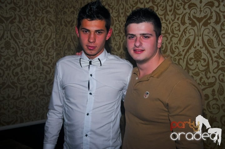 Petrecere în Club Life, 