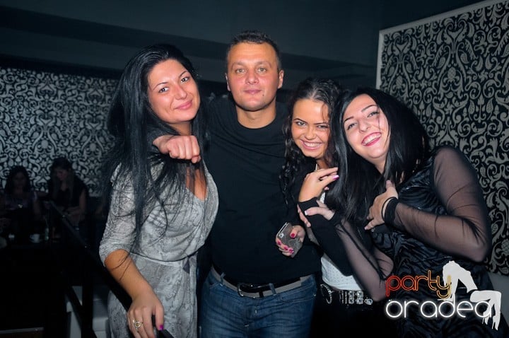 Petrecere în Club Life, 