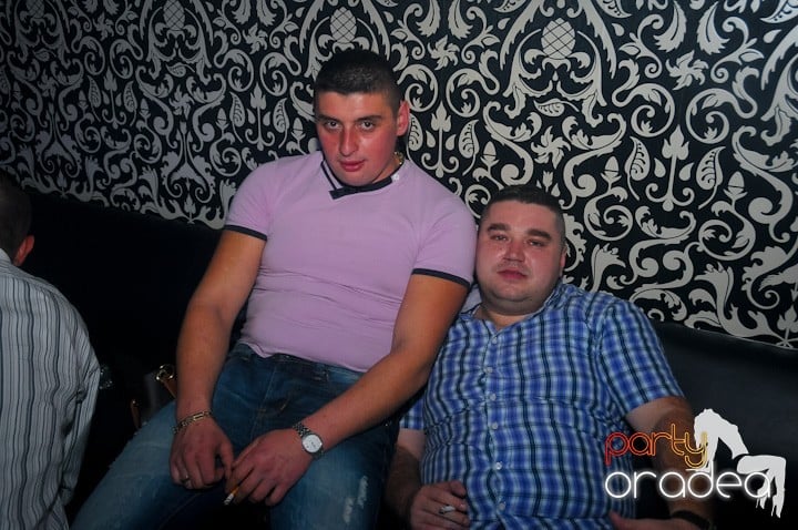 Petrecere în Club Life, 