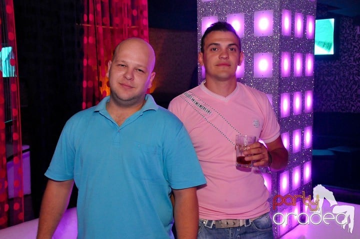 Petrecere în Club Life, 