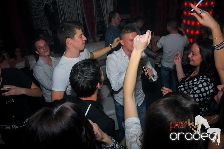 Petrecere în Club Life, 