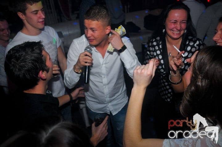 Petrecere în Club Life, 