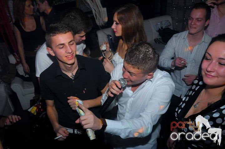 Petrecere în Club Life, 