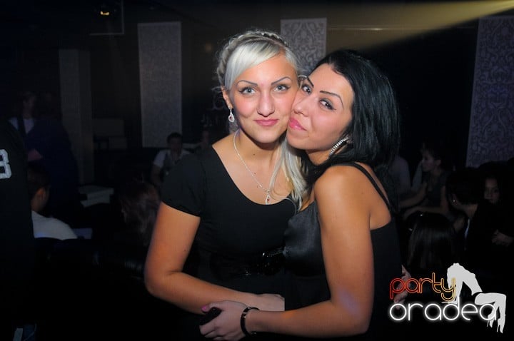 Petrecere în Club Life, 