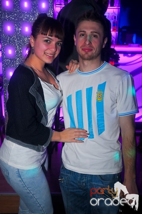 Petrecere în Club Life, 