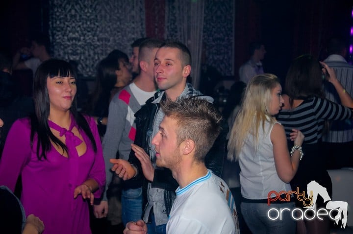 Petrecere în Club Life, 