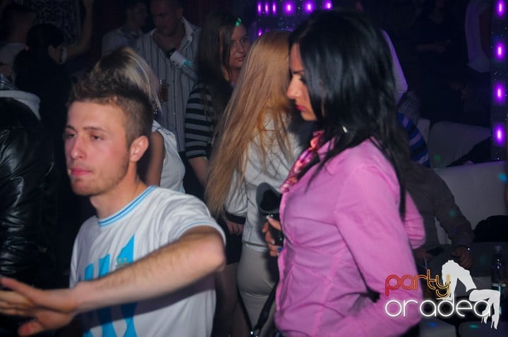 Petrecere în Club Life, 