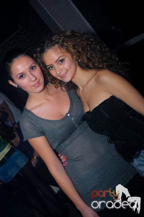 Petrecere în Club Life, 