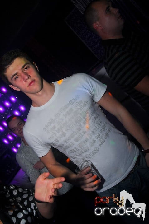 Petrecere în Club Life, 