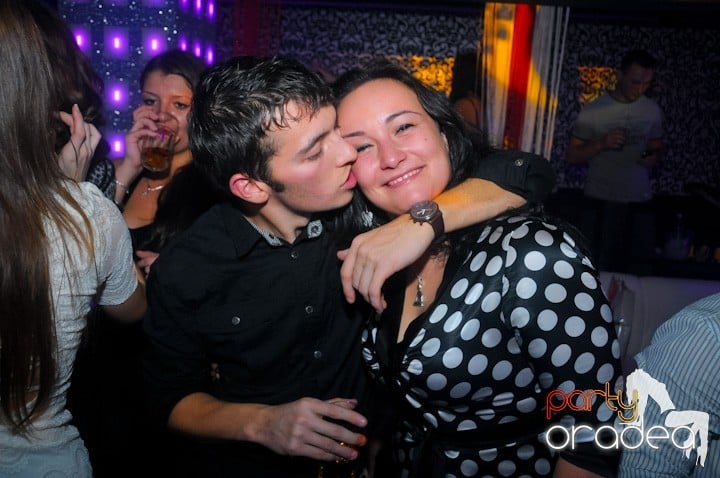 Petrecere în Club Life, 