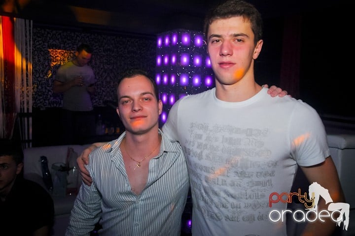 Petrecere în Club Life, 