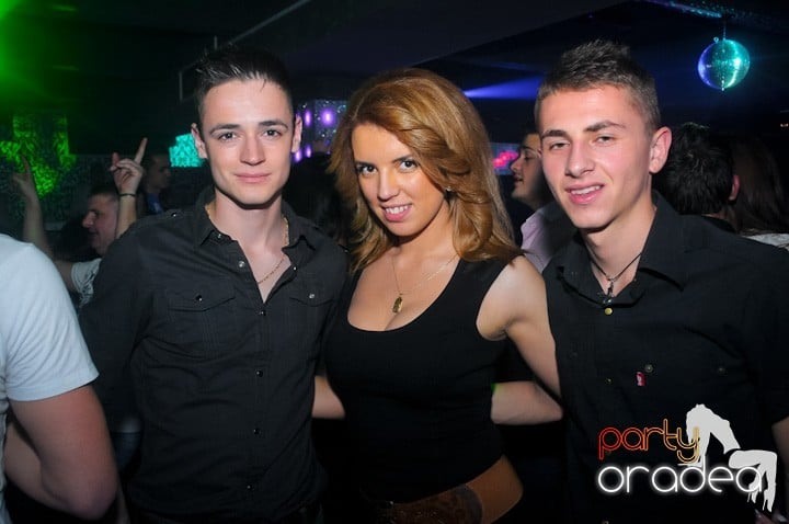 Petrecere în Club Life, 