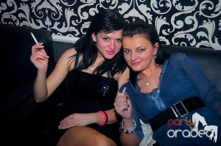 Petrecere în Club Life, 