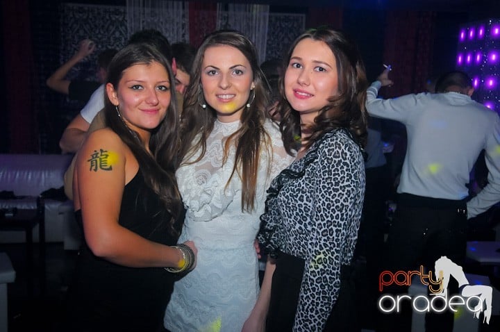 Petrecere în Club Life, 