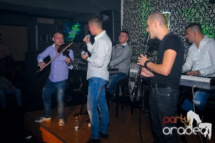 Petrecere în Club Life, 