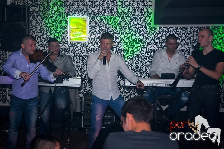 Petrecere în Club Life, 