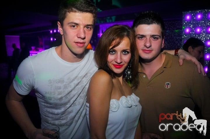 Petrecere în Club Life, 