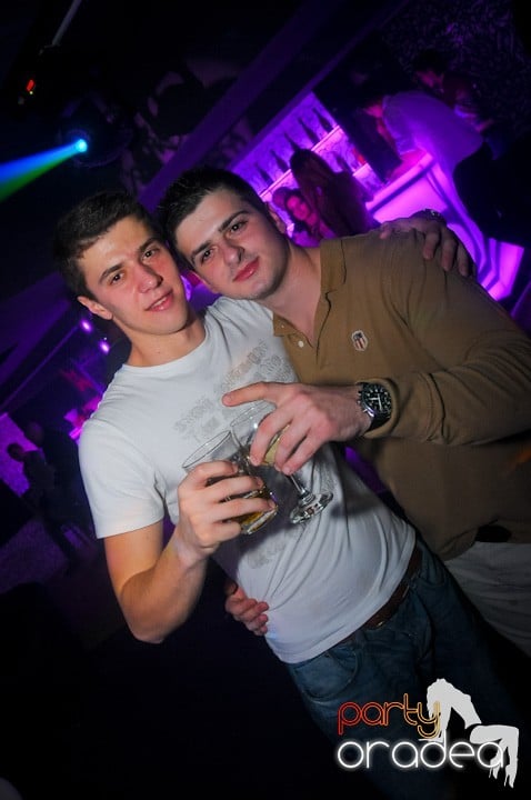 Petrecere în Club Life, 