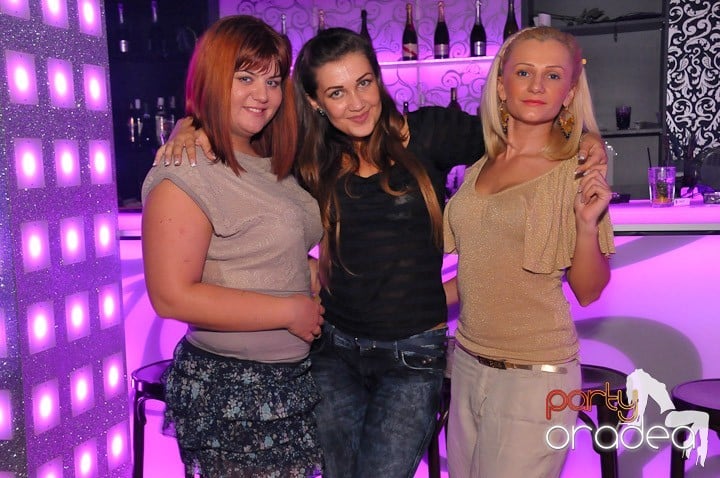 Petrecere în Club Life, 