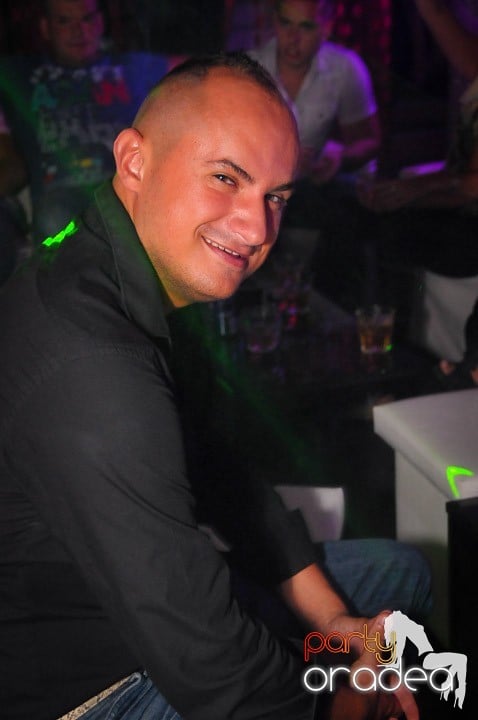 Petrecere în Club Life, 