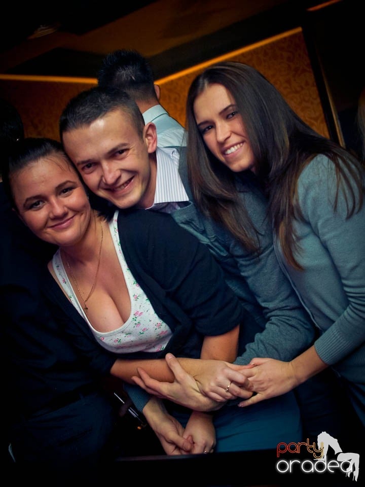 Petrecere în Club Life, 