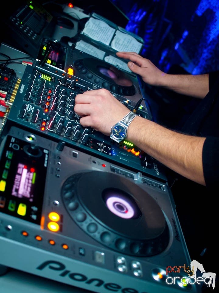 Petrecere în Club Life, 