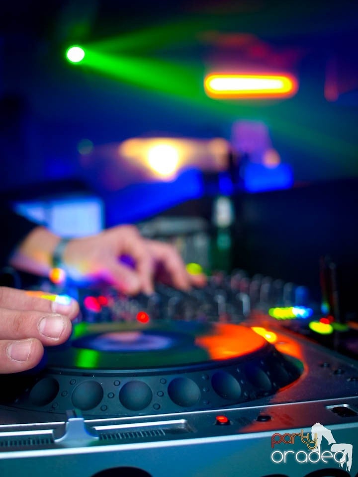 Petrecere în Club Life, 