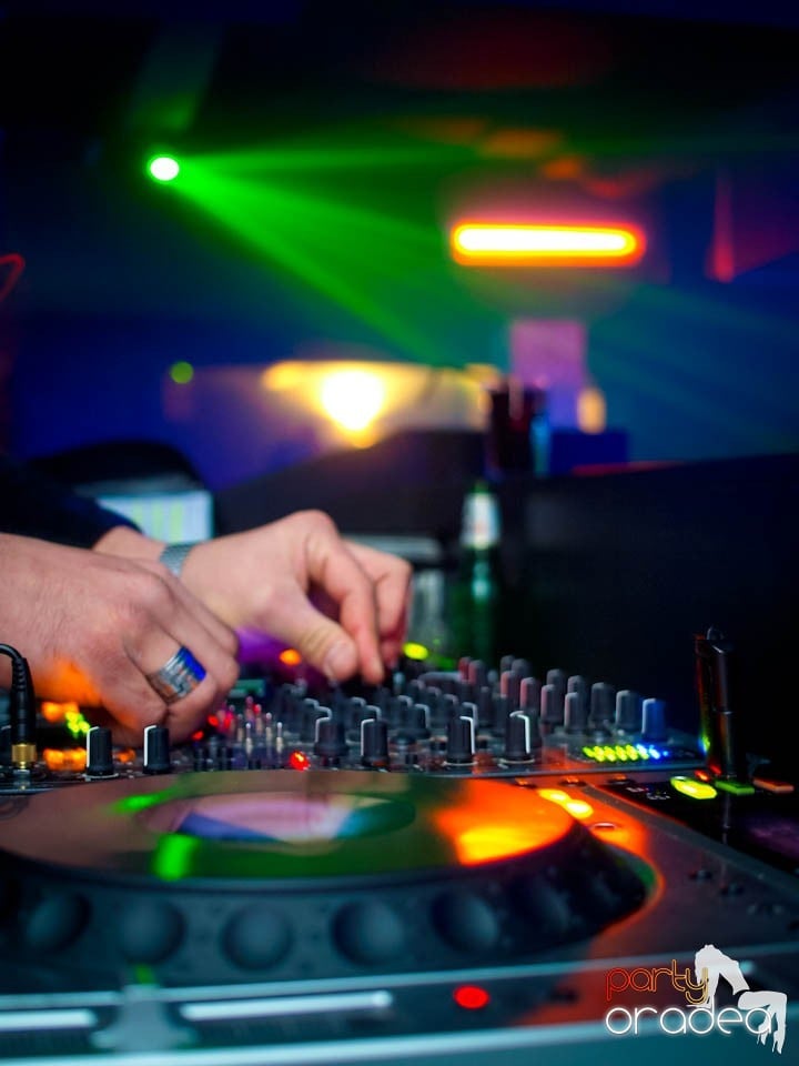 Petrecere în Club Life, 