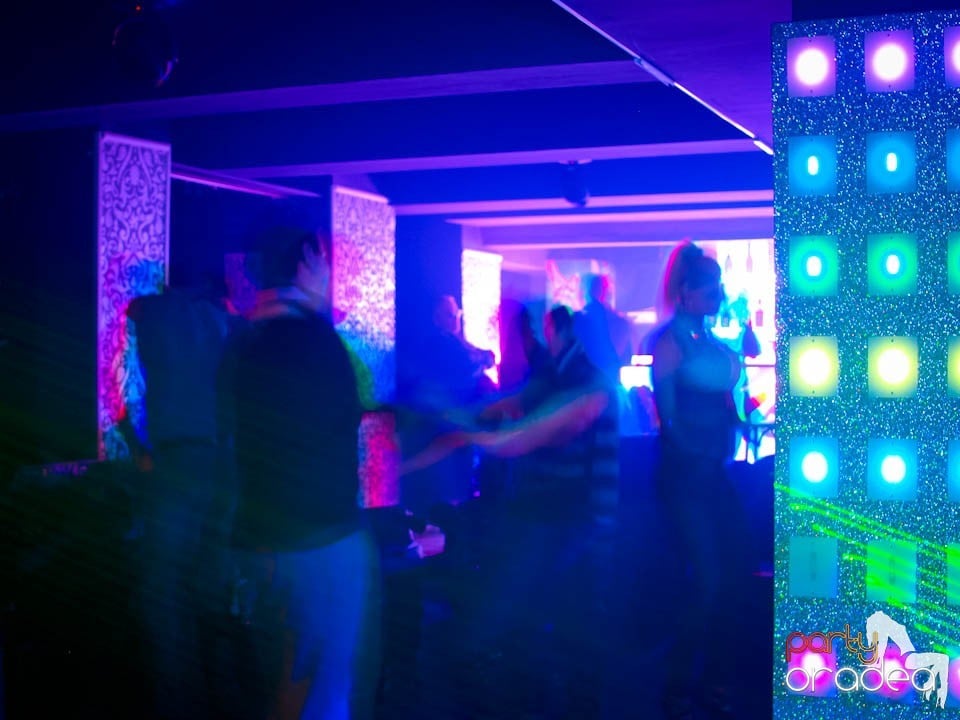 Petrecere în Club Life, 