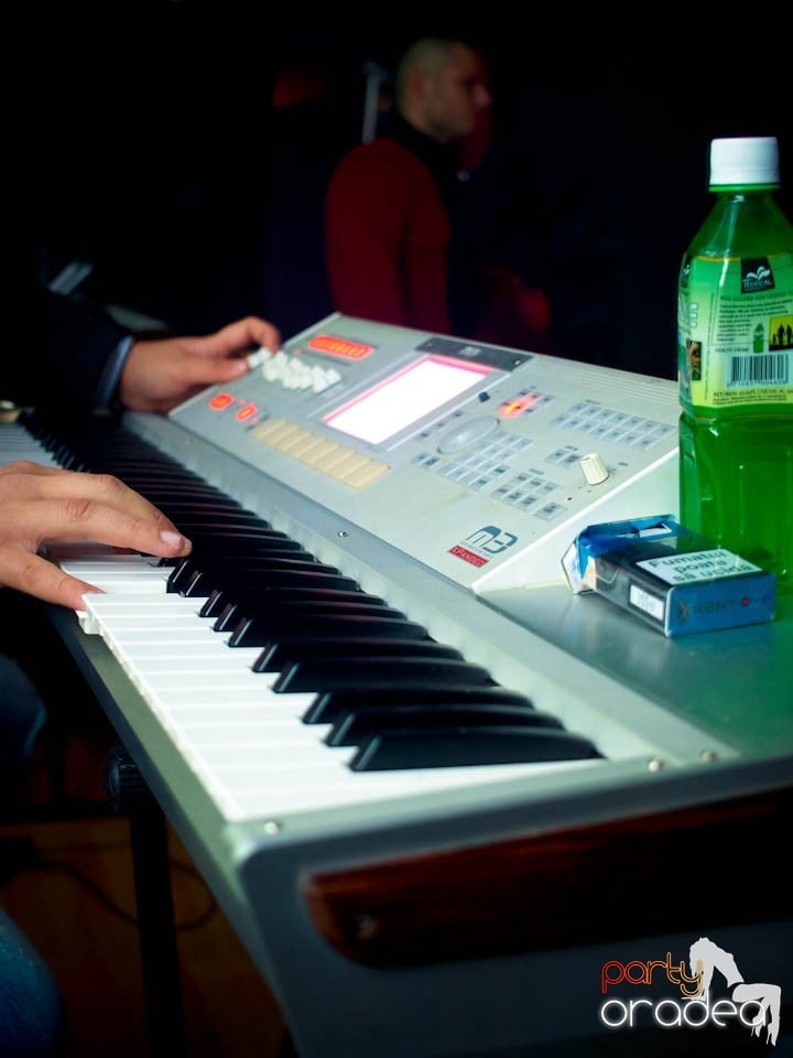 Petrecere în Club Life, 