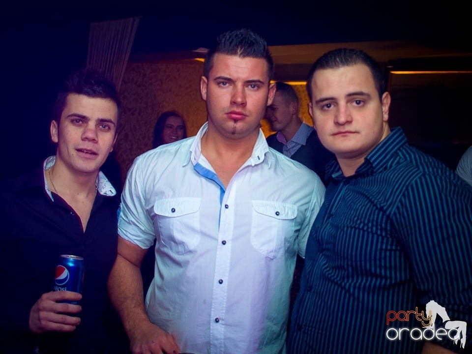 Petrecere în Club Life, 