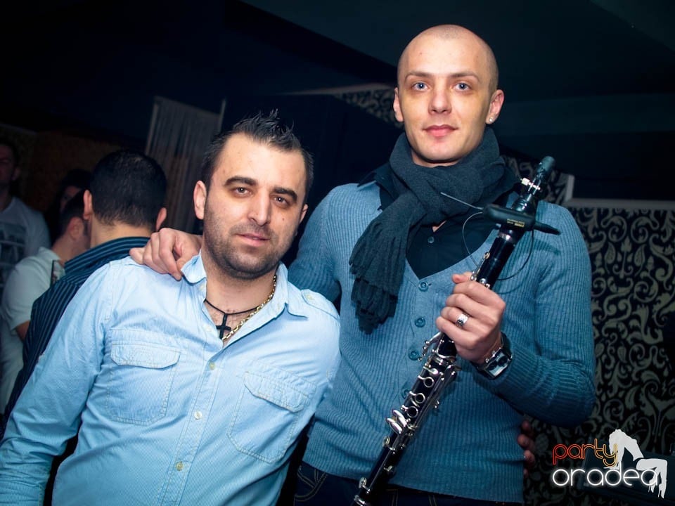 Petrecere în Club Life, 