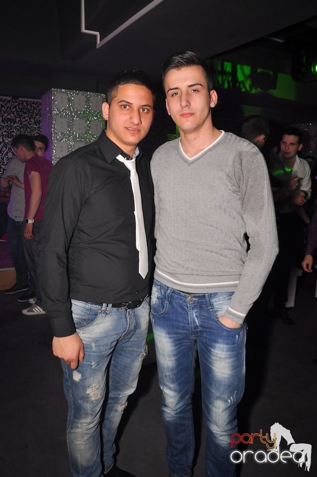 Petrecere în Club Life, 