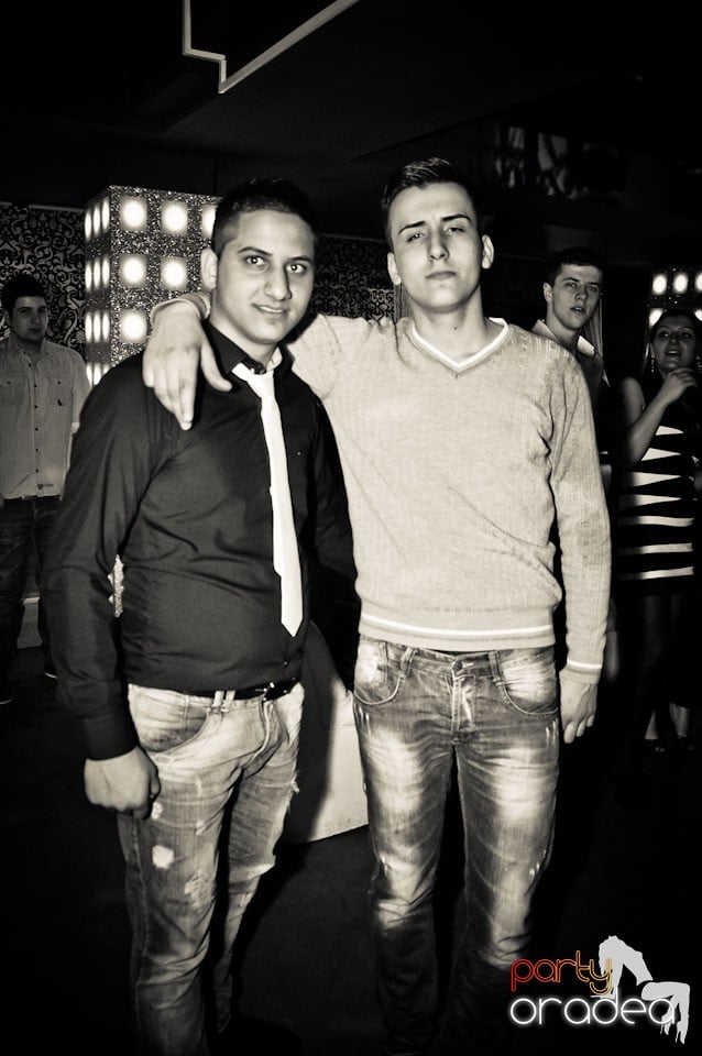 Petrecere în Club Life, 